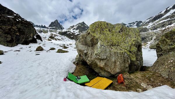 Sustenbrüggli – spring bouldering
