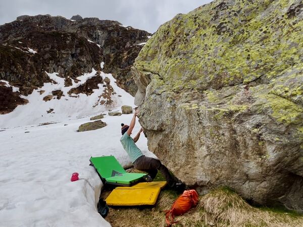 Sustenbrüggli – spring bouldering