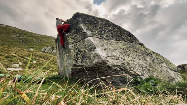 Gotthard Pass Bouldering