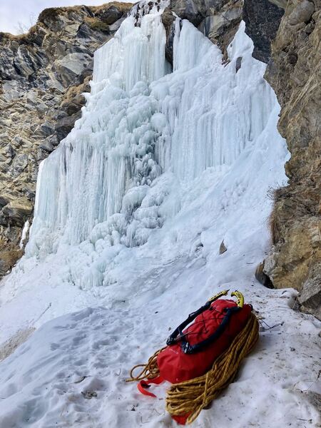 Campsut, left side ice fall - Averstal