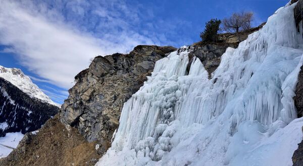 Campsut, left side ice fall - Averstal
