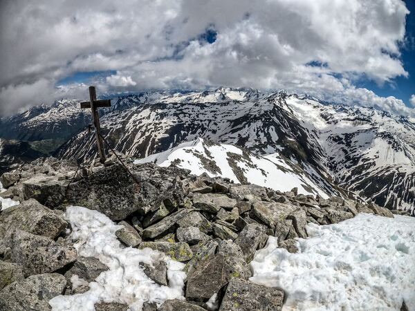 Early Spring Hiking - Klein Furkahorn