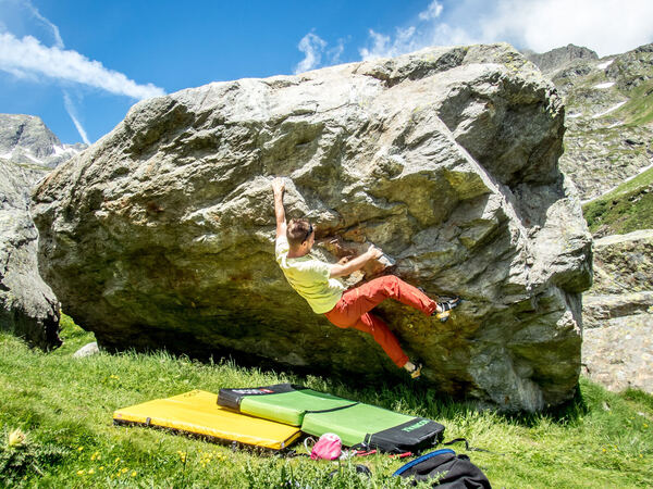 Sustenbrüggli Bouldering with Ula