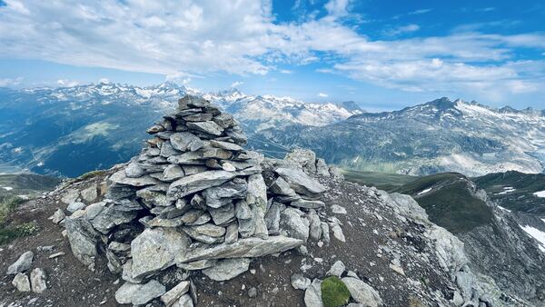Tällistock - Furka Pass round hike